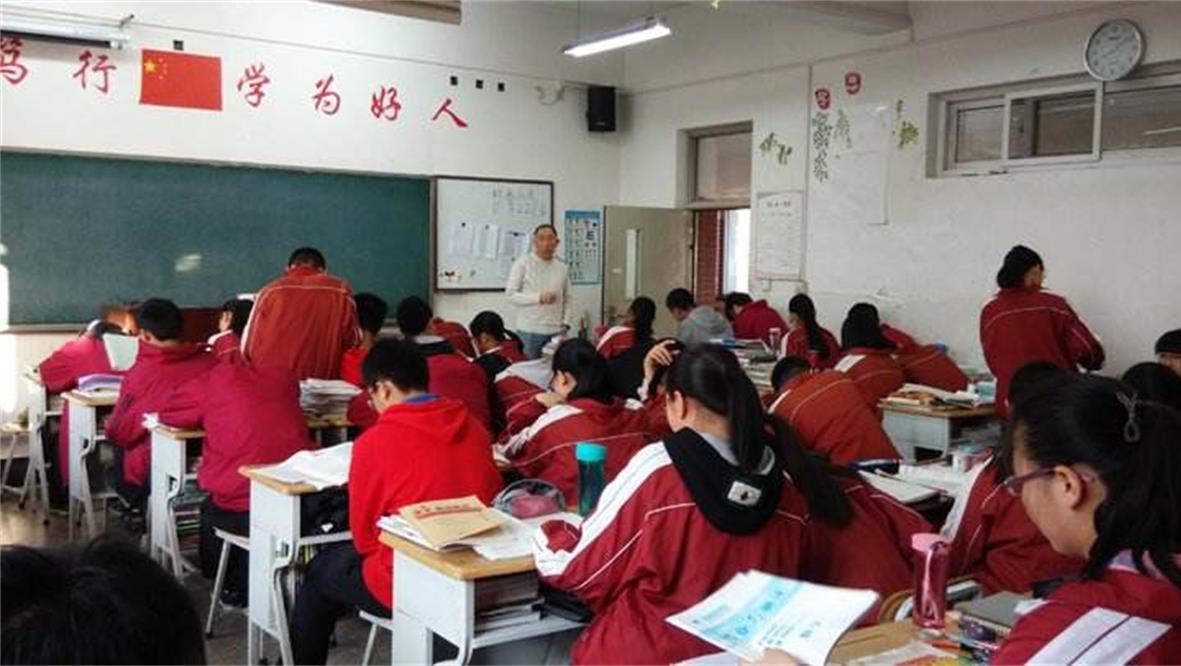 艺术高中学校学生复兴