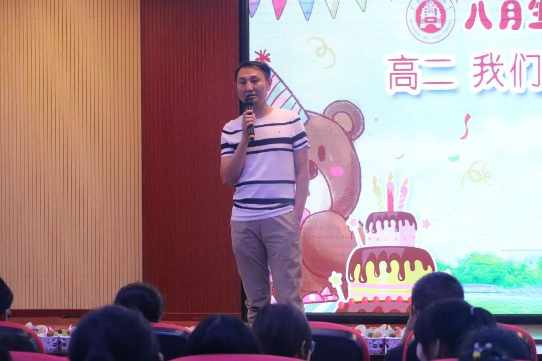 华唐艺术高中德育校长王胜
