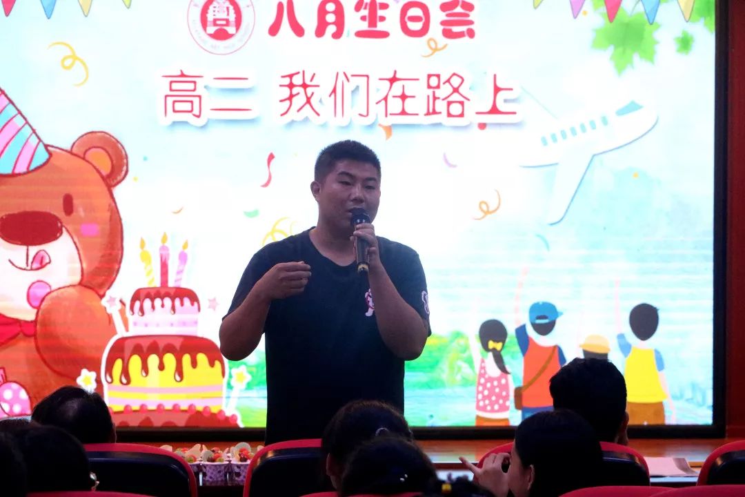 华唐教务处副主任、2018级复兴一班班主任胡东旭