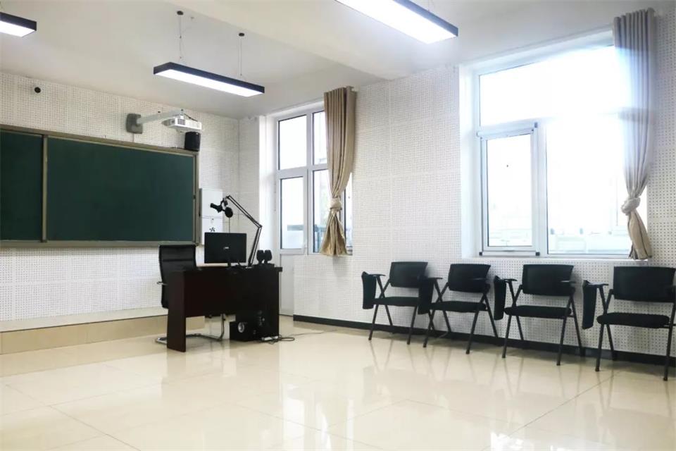 華唐藝術高中播音與節目主持專業教室