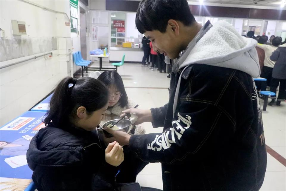 华唐艺术高中生日会