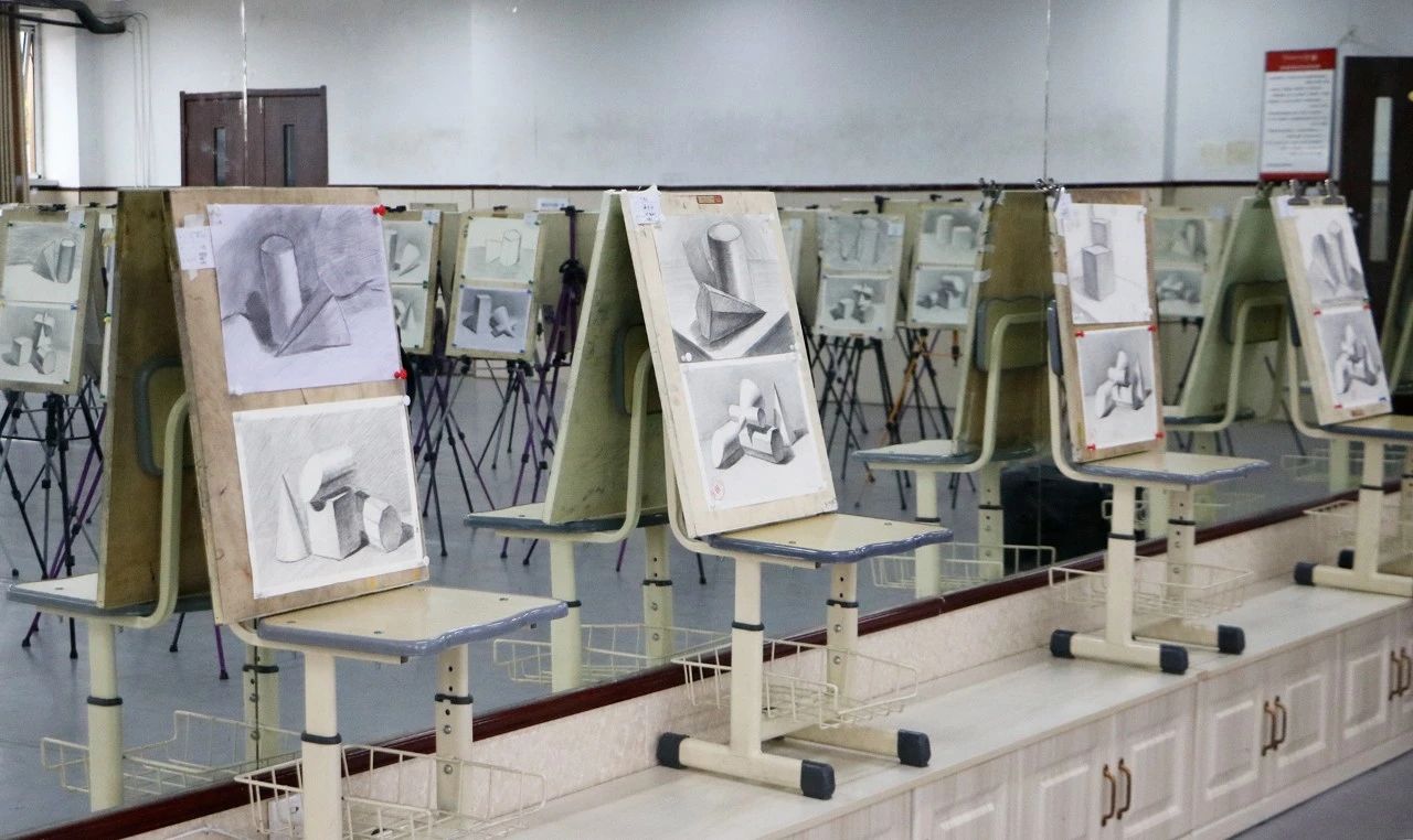 迎国庆,庆中秋,华唐艺术高中2020级汇报演出圆满落幕(图1) 华唐艺术高中美术作品