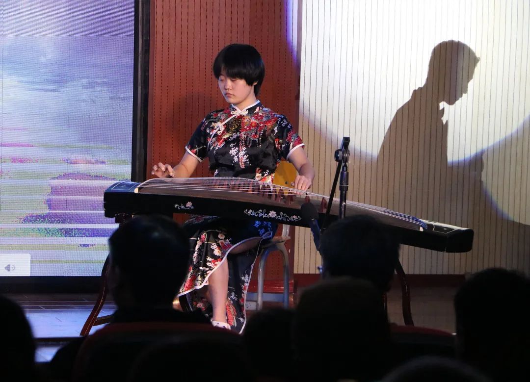 迎国庆,庆中秋,华唐艺术高中2020级汇报演出圆满落幕(图11) 迎国庆,庆中秋,华唐艺术高中2020级汇报演出圆满落幕(图11)