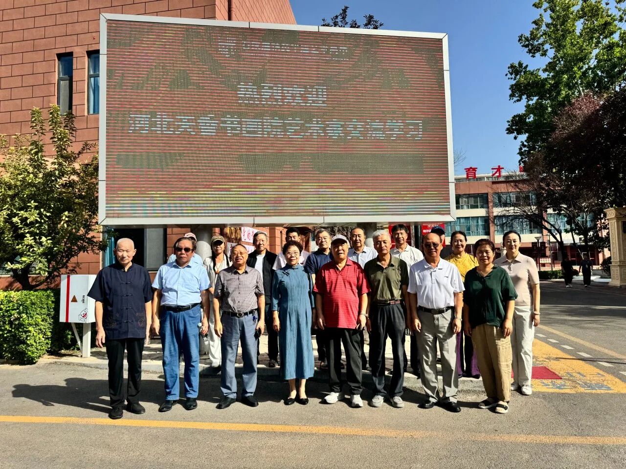 书画院艺术家莅临精英华唐艺术高中