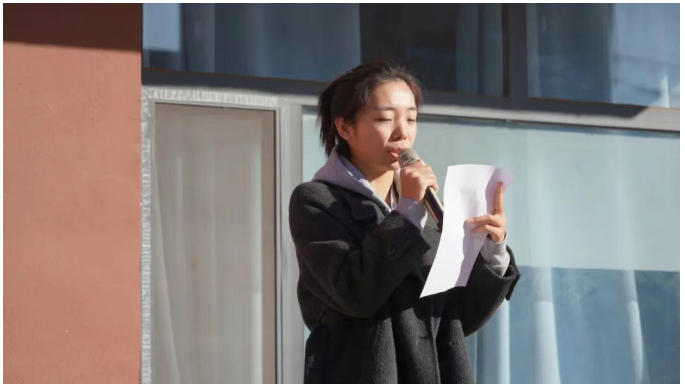 精英华唐艺术高中升旗仪式