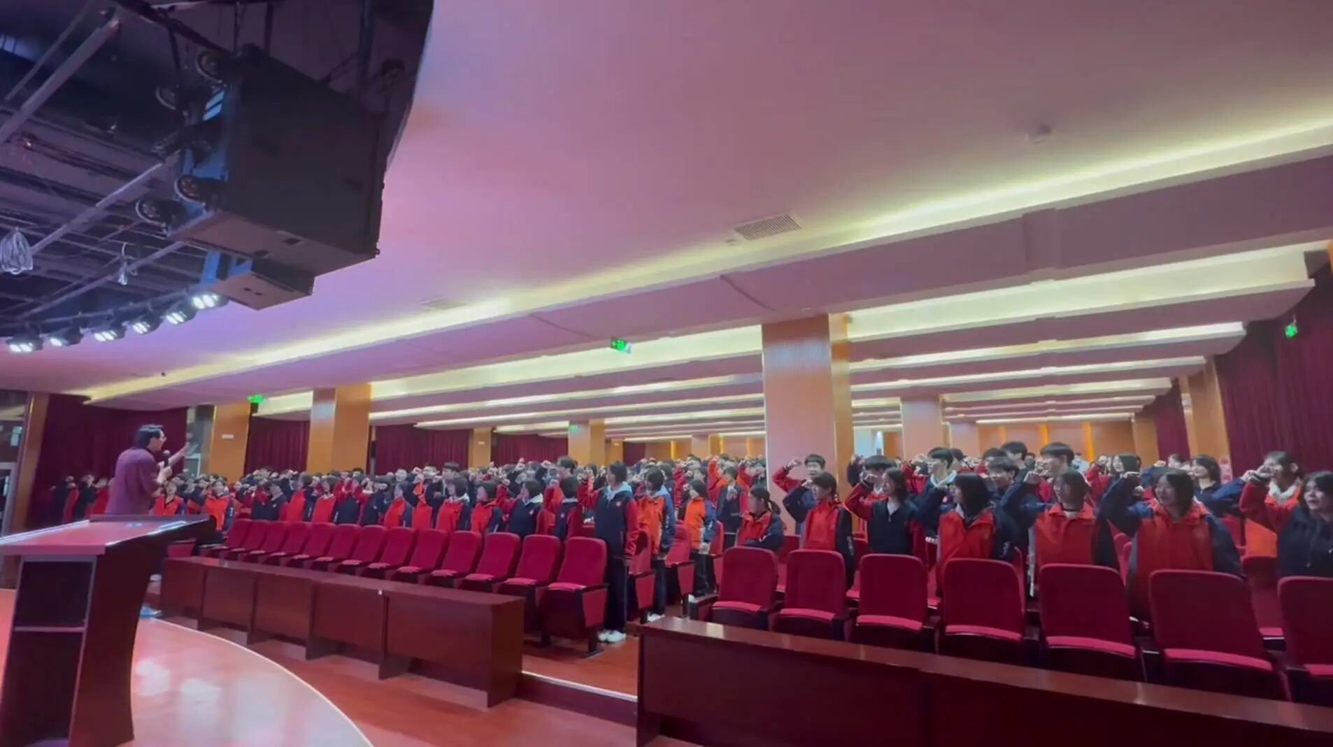 精英华唐艺术高中举办青春成长告白会