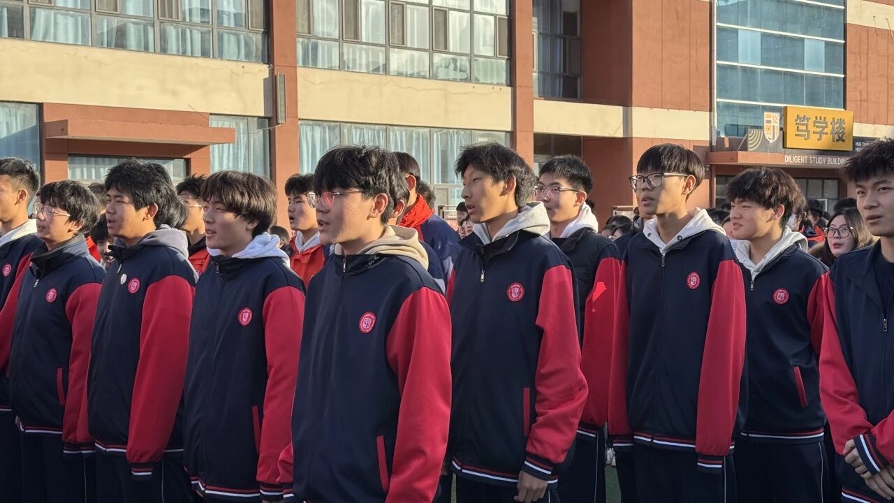 精英华唐艺术高中升旗仪式