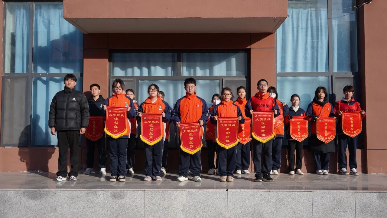 精英华唐艺术高中升旗仪式