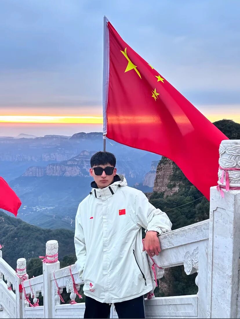 体育猛将孟伯羿加盟精英华唐艺术高中