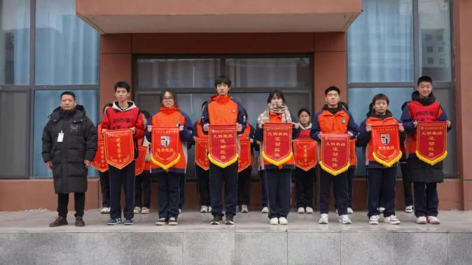 精英华唐艺术高中升旗仪式