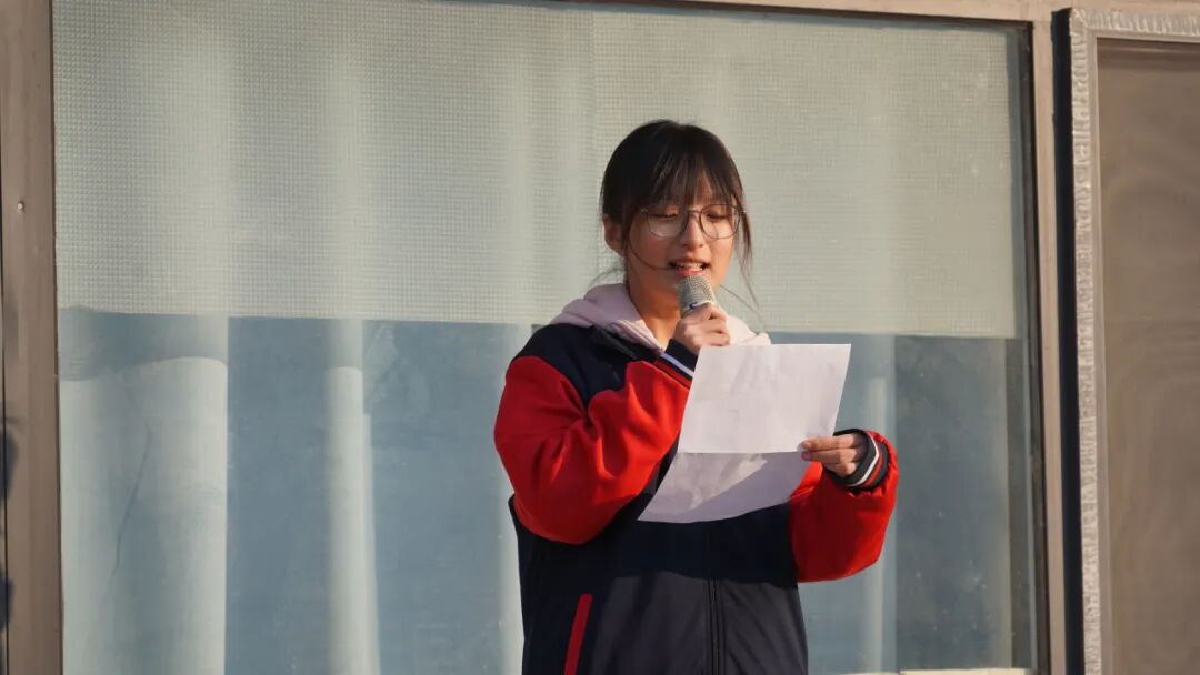  精英华唐艺术高中学生升旗仪式