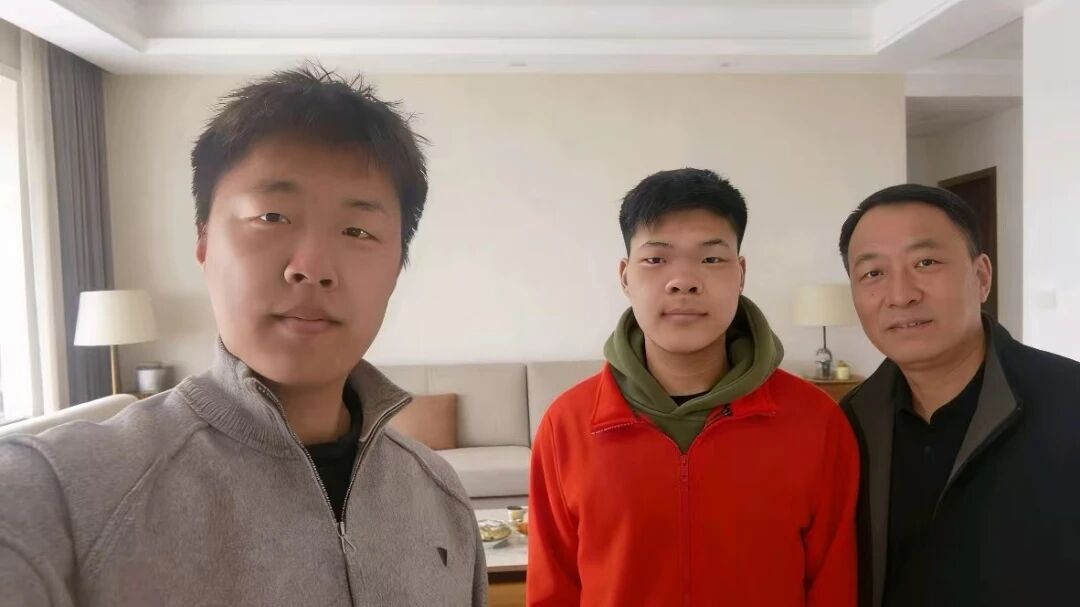  精英华唐艺术高中老师寒假家访