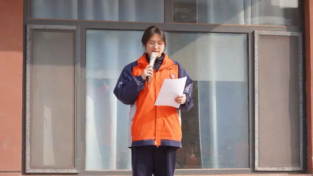  精英华唐艺术高中升旗仪式