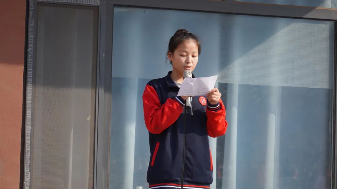 精英华唐艺术高中升旗仪式