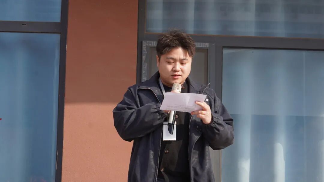 精英华唐艺术高中升旗仪式