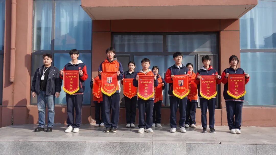 精英华唐艺术高中升旗仪式