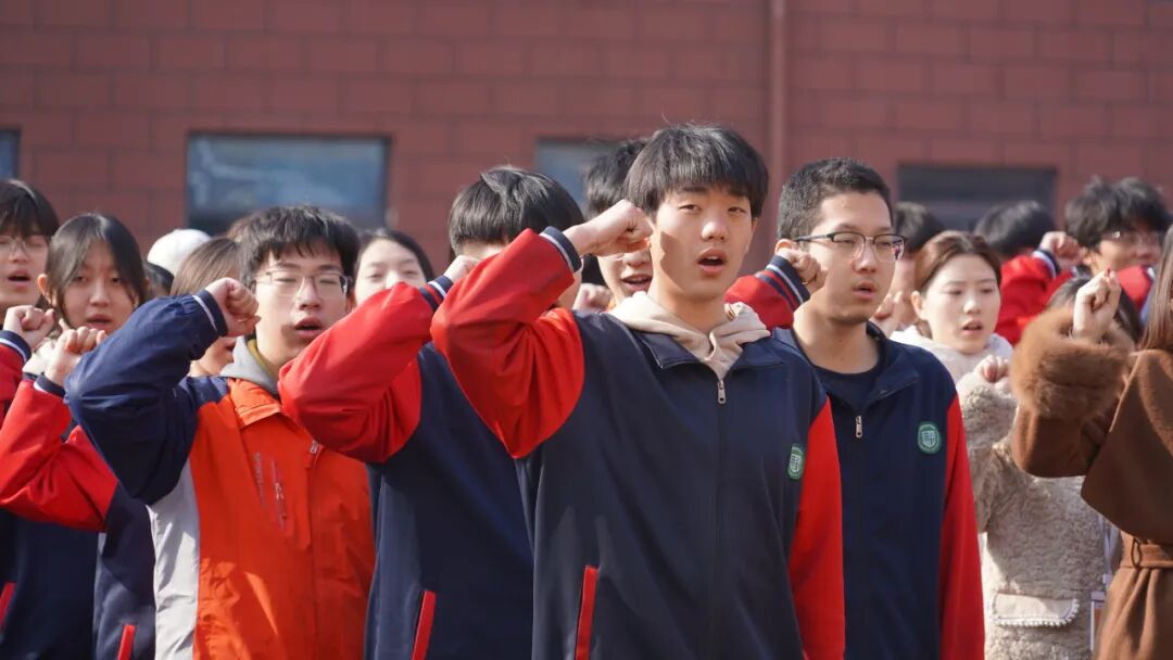 精英华唐艺术高中升旗仪式