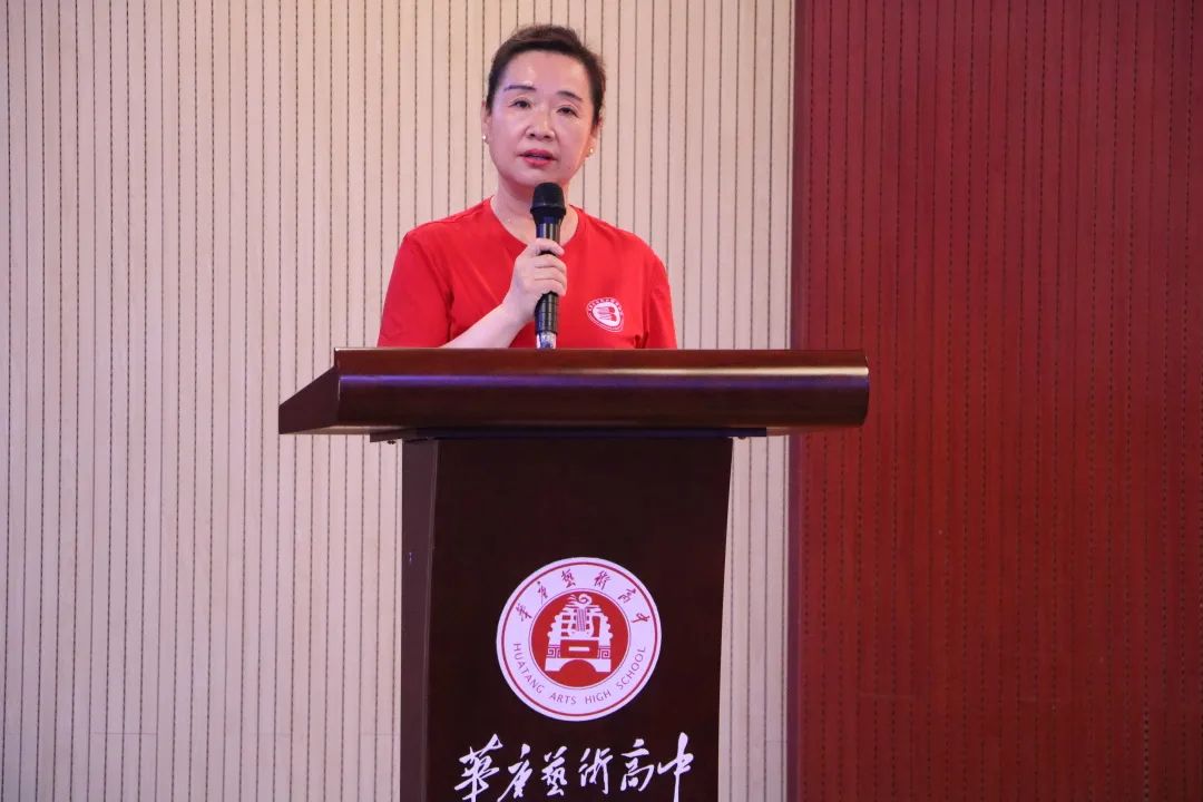 “党史报告会”和“诗朗诵会”主持宋素金